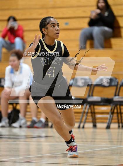 Thumbnail 2 in West vs. Burbank (916 vs. 209 Challenge) photogallery.