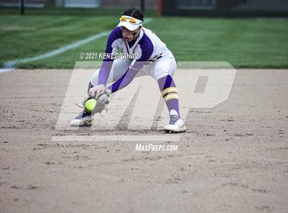Thumbnail 2 in Guerin Catholic vs Yorktown (IHSAA Sectional Championship) photogallery.