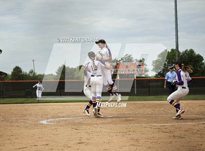 Thumbnail 3 in Guerin Catholic vs Yorktown (IHSAA Sectional Championship) photogallery.