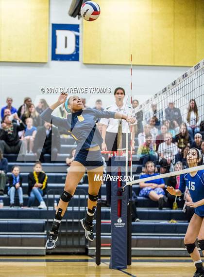 Thumbnail 1 in Courtland @ Loudoun County (VHSL 4A Regional) photogallery.