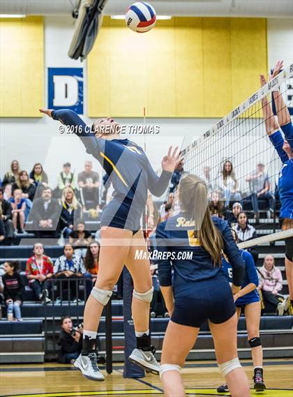 Thumbnail 3 in Courtland @ Loudoun County (VHSL 4A Regional) photogallery.