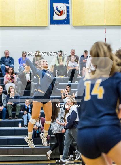Thumbnail 2 in Courtland @ Loudoun County (VHSL 4A Regional) photogallery.