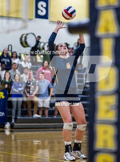 Thumbnail 2 in Courtland @ Loudoun County (VHSL 4A Regional) photogallery.