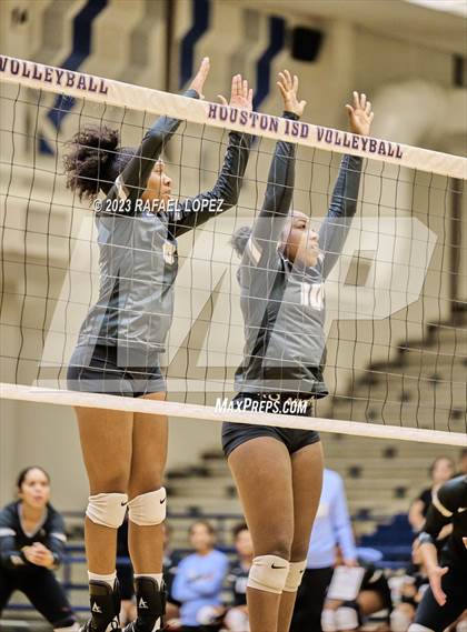 Thumbnail 3 in Randle vs. Galena Park photogallery.