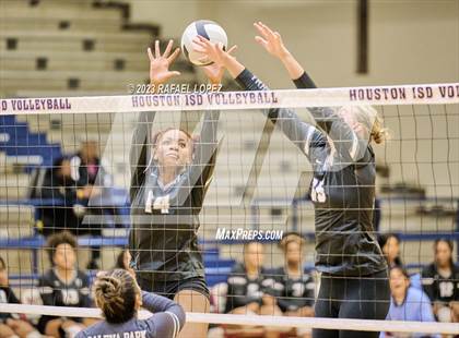 Thumbnail 3 in Randle vs. Galena Park photogallery.