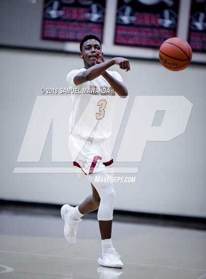 Thumbnail 3 in Oaks Christian vs Loyola HS (17th Annual Rose City Round Ball Classic) photogallery.