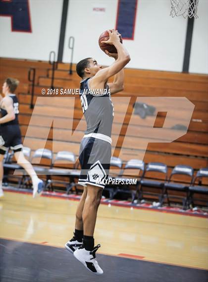 Thumbnail 3 in Oaks Christian vs Loyola HS (17th Annual Rose City Round Ball Classic) photogallery.