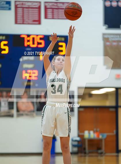 Thumbnail 3 in Frankfort vs. Monrovia (IHSAA 3A Sectional 1st Round)  photogallery.