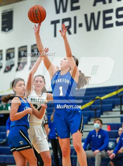 Thumbnail 1 in Frankfort vs. Monrovia (IHSAA 3A Sectional 1st Round)  photogallery.