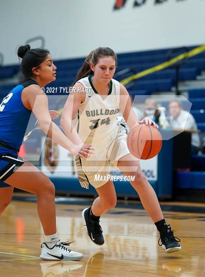 Thumbnail 3 in Frankfort vs. Monrovia (IHSAA 3A Sectional 1st Round)  photogallery.