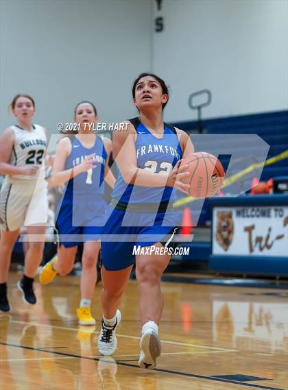Thumbnail 2 in Frankfort vs. Monrovia (IHSAA 3A Sectional 1st Round)  photogallery.