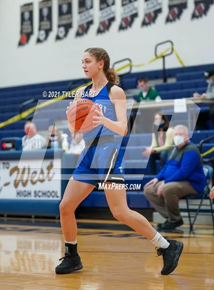 Thumbnail 2 in Frankfort vs. Monrovia (IHSAA 3A Sectional 1st Round)  photogallery.