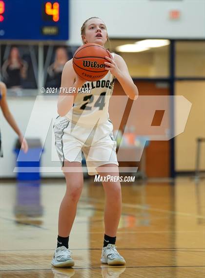 Thumbnail 2 in Frankfort vs. Monrovia (IHSAA 3A Sectional 1st Round)  photogallery.