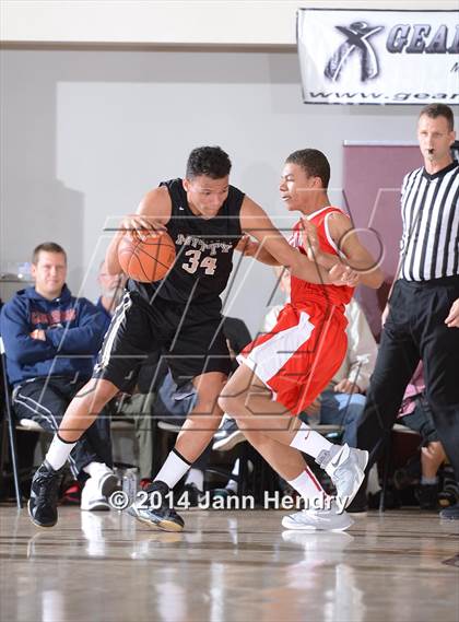 Thumbnail 1 in Etiwanda vs. Archbishop Mitty (MaxPreps Holiday Classic) photogallery.