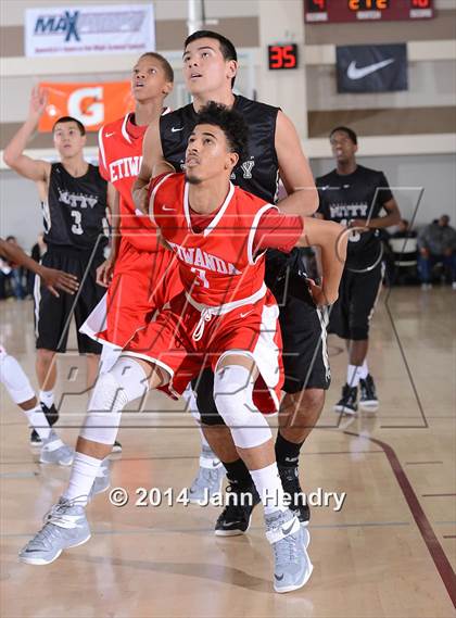 Thumbnail 2 in Etiwanda vs. Archbishop Mitty (MaxPreps Holiday Classic) photogallery.