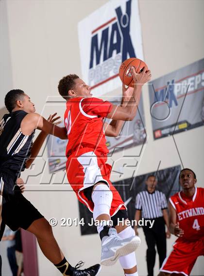Thumbnail 2 in Etiwanda vs. Archbishop Mitty (MaxPreps Holiday Classic) photogallery.