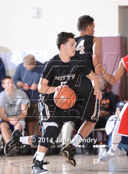 Thumbnail 2 in Etiwanda vs. Archbishop Mitty (MaxPreps Holiday Classic) photogallery.