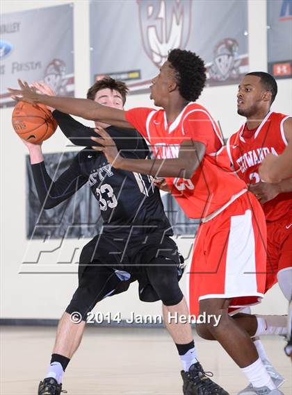 Thumbnail 3 in Etiwanda vs. Archbishop Mitty (MaxPreps Holiday Classic) photogallery.
