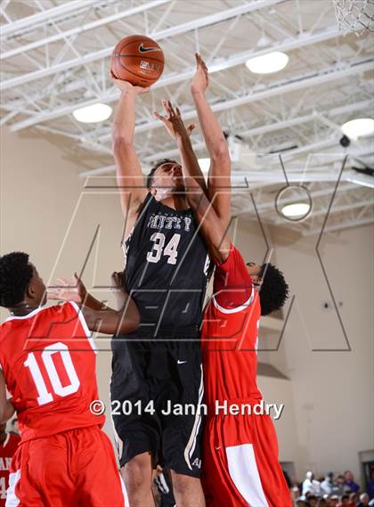 Thumbnail 3 in Etiwanda vs. Archbishop Mitty (MaxPreps Holiday Classic) photogallery.