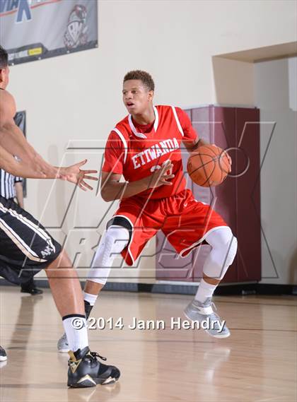 Thumbnail 1 in Etiwanda vs. Archbishop Mitty (MaxPreps Holiday Classic) photogallery.