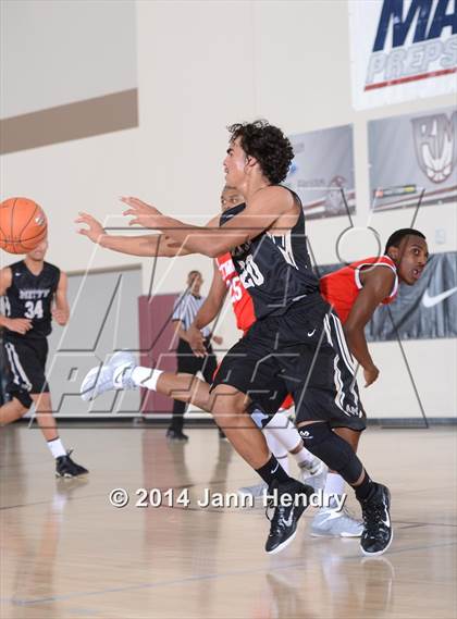 Thumbnail 2 in Etiwanda vs. Archbishop Mitty (MaxPreps Holiday Classic) photogallery.
