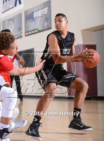 Thumbnail 3 in Etiwanda vs. Archbishop Mitty (MaxPreps Holiday Classic) photogallery.