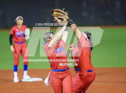 Thumbnail 2 in Midway vs. Kingwood (UIL 6A Softball Semifinal) photogallery.