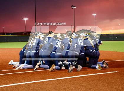 Thumbnail 2 in Midway vs. Kingwood (UIL 6A Softball Semifinal) photogallery.