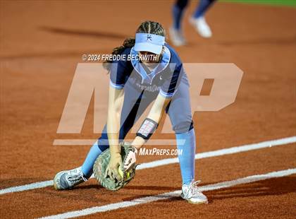 Thumbnail 3 in Midway vs. Kingwood (UIL 6A Softball Semifinal) photogallery.