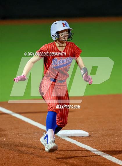 Thumbnail 3 in Midway vs. Kingwood (UIL 6A Softball Semifinal) photogallery.