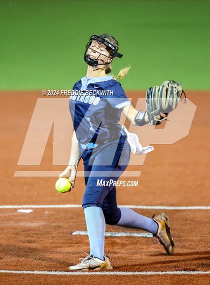 Thumbnail 2 in Midway vs. Kingwood (UIL 6A Softball Semifinal) photogallery.