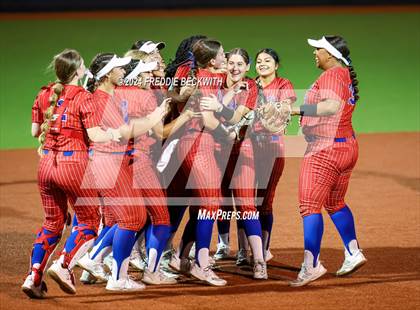 Thumbnail 2 in Midway vs. Kingwood (UIL 6A Softball Semifinal) photogallery.
