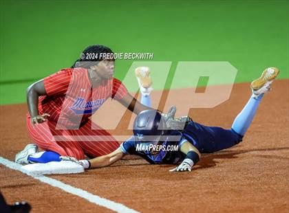 Thumbnail 2 in Midway vs. Kingwood (UIL 6A Softball Semifinal) photogallery.