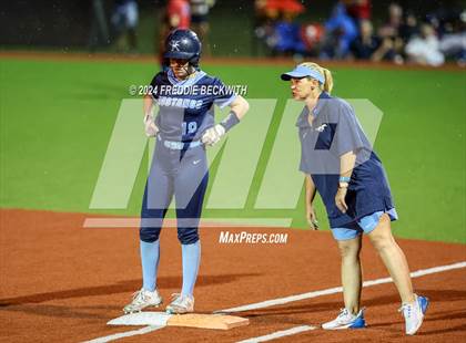 Thumbnail 3 in Midway vs. Kingwood (UIL 6A Softball Semifinal) photogallery.