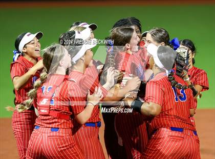 Thumbnail 3 in Midway vs. Kingwood (UIL 6A Softball Semifinal) photogallery.