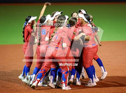 Thumbnail 1 in Midway vs. Kingwood (UIL 6A Softball Semifinal) photogallery.