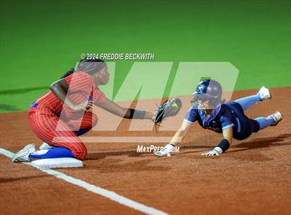 Thumbnail 2 in Midway vs. Kingwood (UIL 6A Softball Semifinal) photogallery.