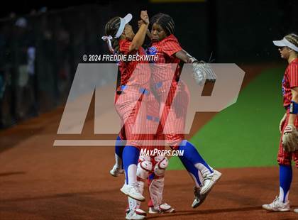 Thumbnail 3 in Midway vs. Kingwood (UIL 6A Softball Semifinal) photogallery.