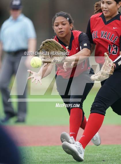 Thumbnail 1 in Del Valle vs Kingwood (NFCA Leadoff Classic) photogallery.