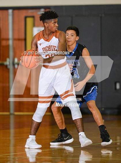 Thumbnail 2 in Dobie vs Vela (McDonald's Texas Invitational) photogallery.