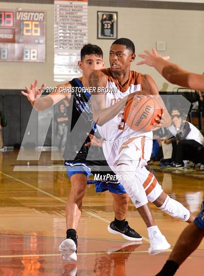 Thumbnail 1 in Dobie vs Vela (McDonald's Texas Invitational) photogallery.