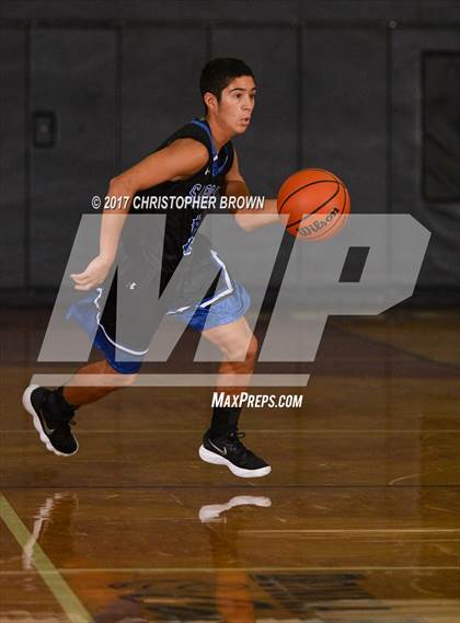 Thumbnail 3 in Dobie vs Vela (McDonald's Texas Invitational) photogallery.