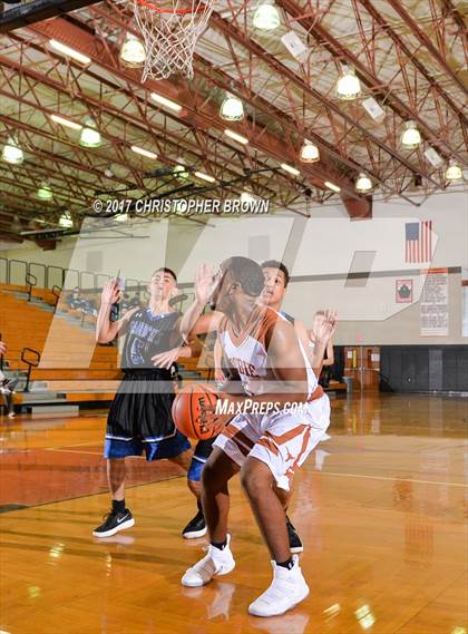 Thumbnail 3 in Dobie vs Vela (McDonald's Texas Invitational) photogallery.