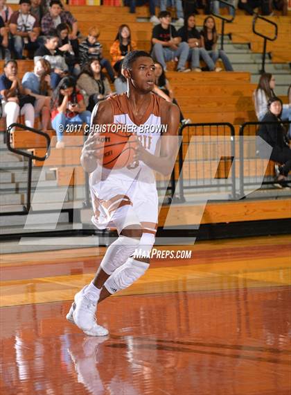Thumbnail 3 in Dobie vs Vela (McDonald's Texas Invitational) photogallery.