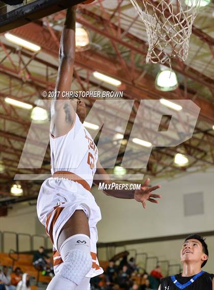 Thumbnail 2 in Dobie vs Vela (McDonald's Texas Invitational) photogallery.