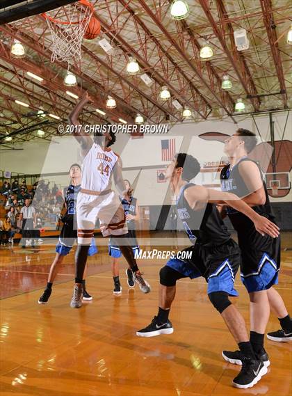 Thumbnail 1 in Dobie vs Vela (McDonald's Texas Invitational) photogallery.