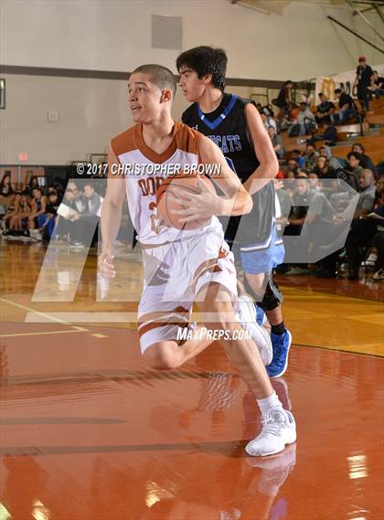 Thumbnail 3 in Dobie vs Vela (McDonald's Texas Invitational) photogallery.