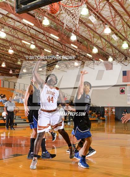Thumbnail 2 in Dobie vs Vela (McDonald's Texas Invitational) photogallery.