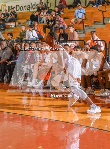 Thumbnail 1 in Dobie vs Vela (McDonald's Texas Invitational) photogallery.
