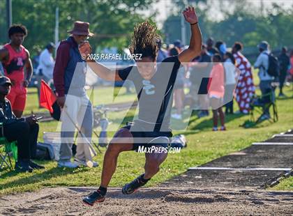 Thumbnail 3 in UIL 6A Track & Field Area 21&22 (Long Jump) photogallery.